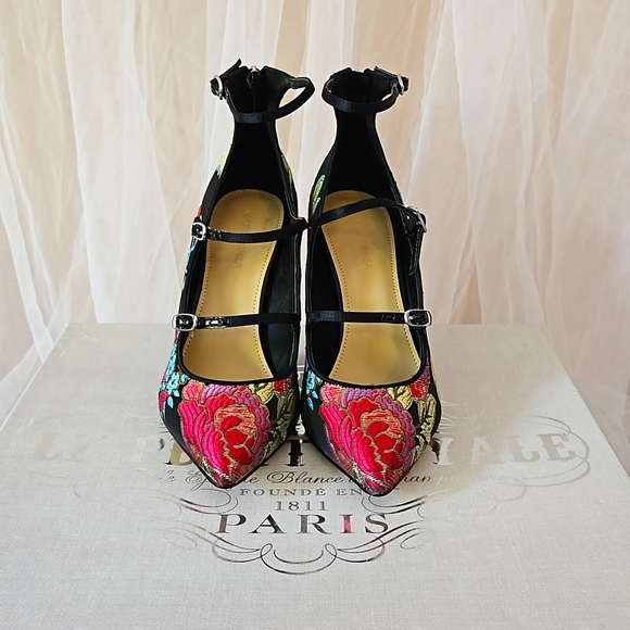 NWOB - Marc Fisher Embroidered Strappy Heels - Sz 8.5 - Picture 3 of 10